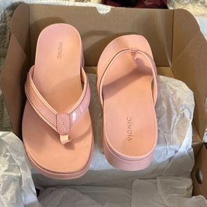 Vionic High Tide platform flip Flops